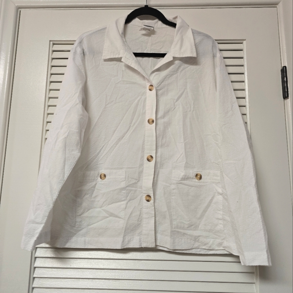 Sport Timer - White Lightweight Button Long-Sleeve Top With Front Pockets